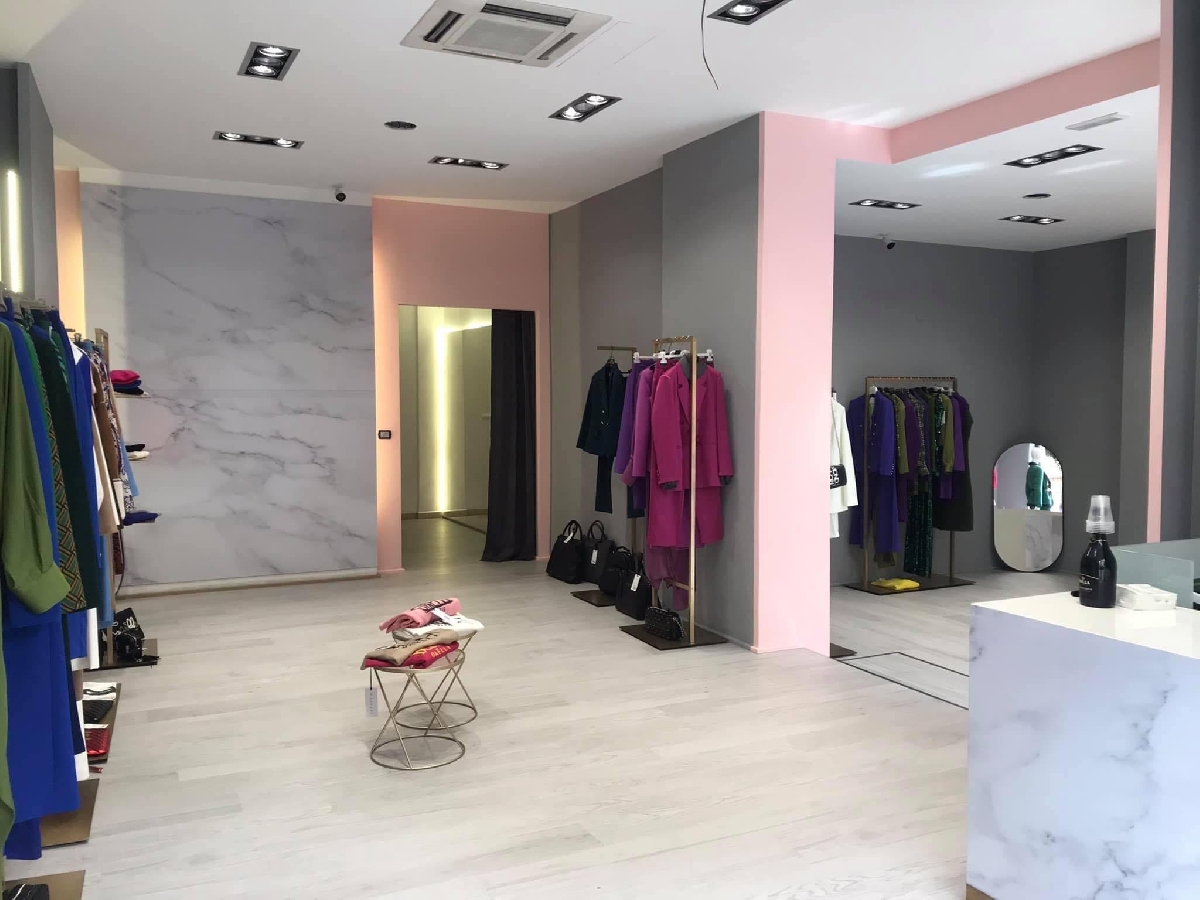 Aulenti store è un punto di riferimento sulla murgia pugliese per il settore Abbigliamento ed accessori donna